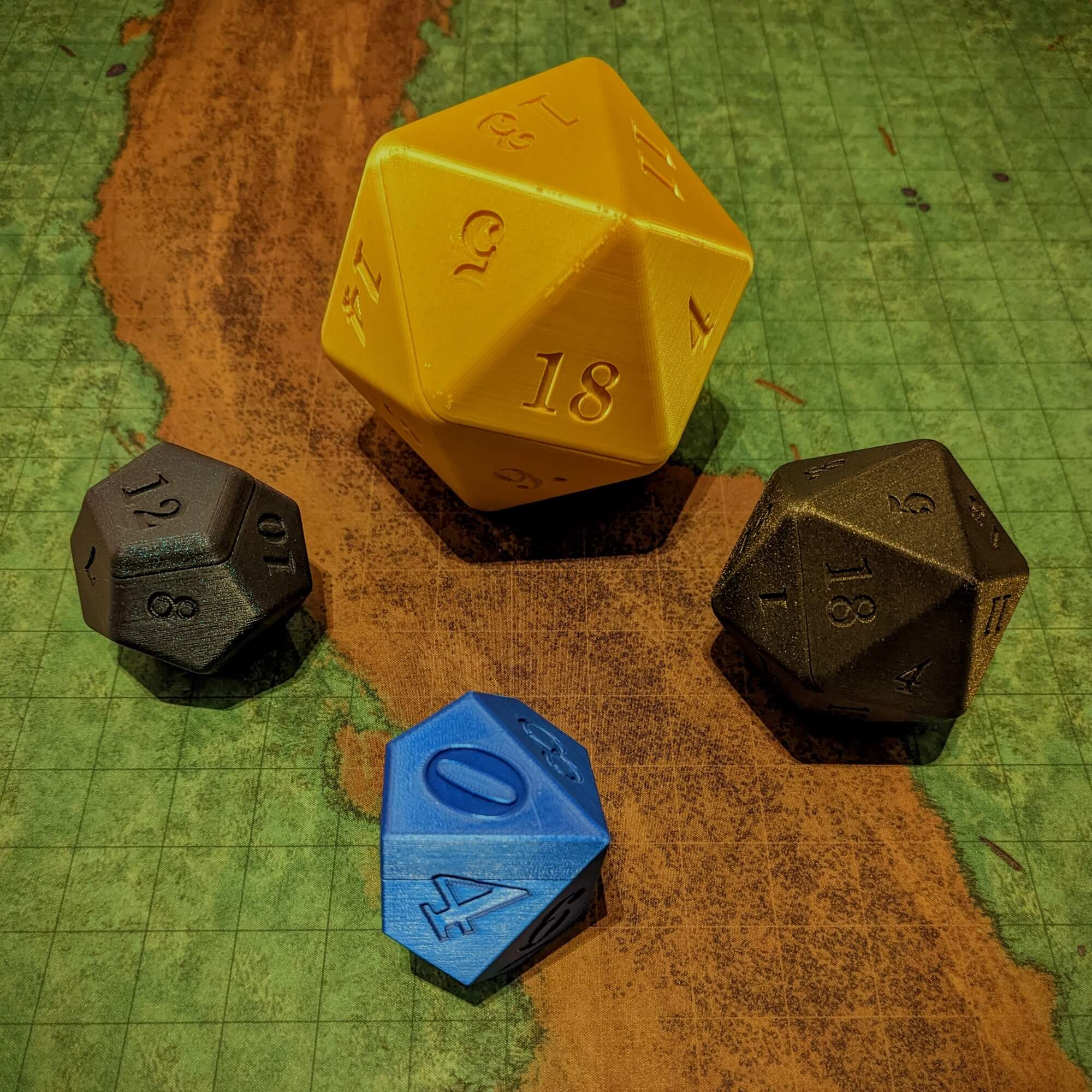 Dice Box • D20 • D12 • D10 • Magnetischer Deckel  •  DnD Würfelbox • Würfel Box