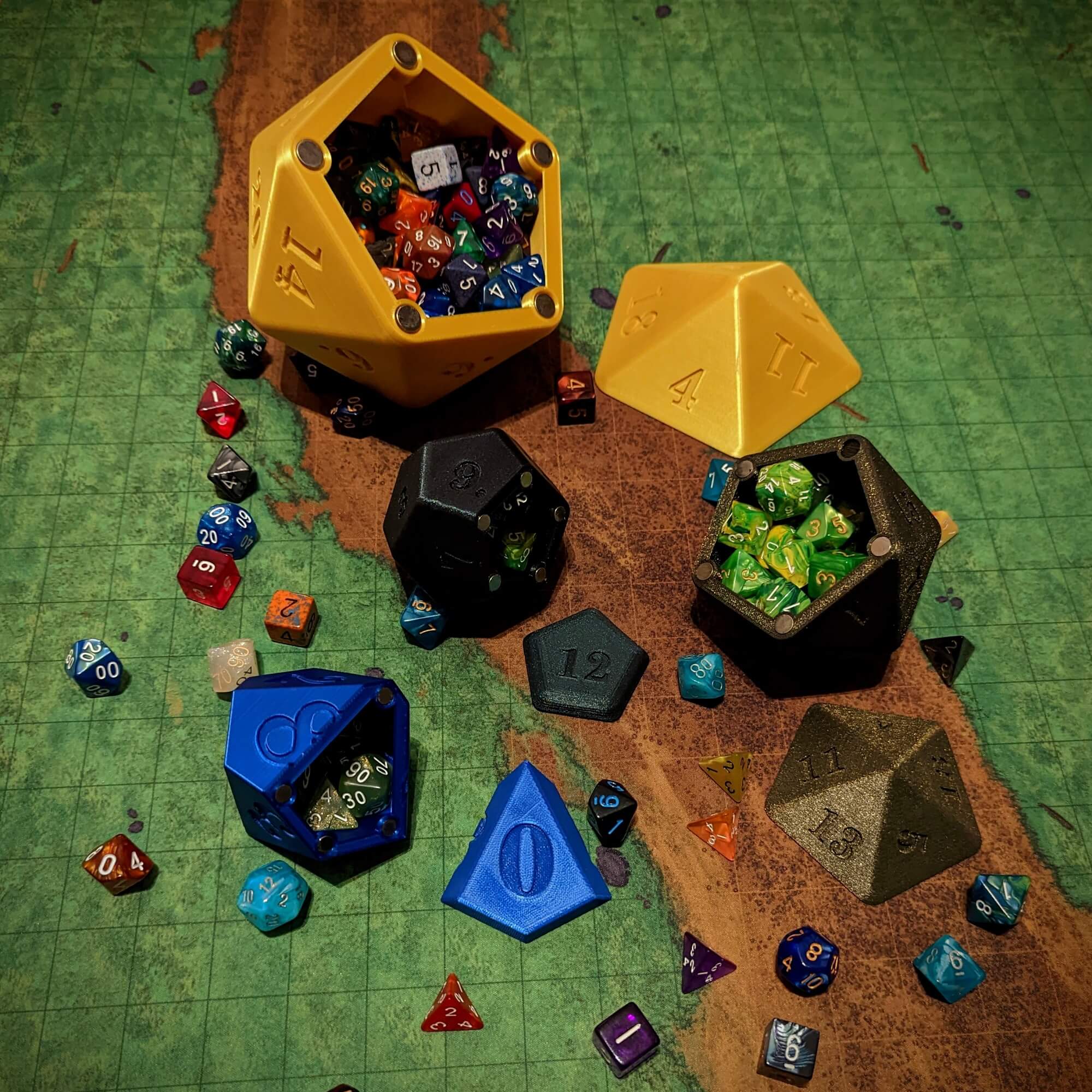 Dice Box • D20 • D12 • D10 • Magnetischer Deckel  •  DnD Würfelbox • Würfel Box