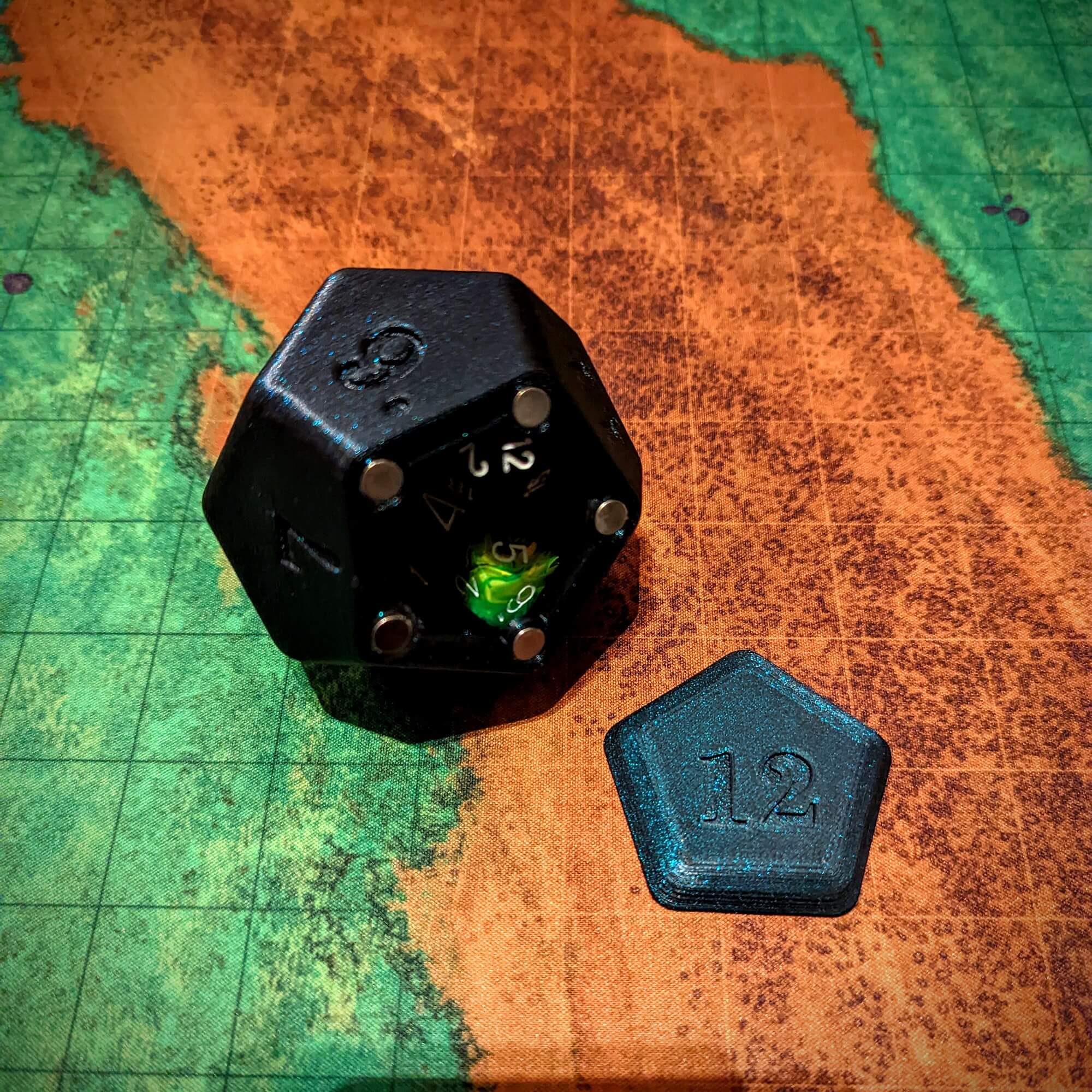 Dice Box • D20 • D12 • D10 • Magnetischer Deckel  •  DnD Würfelbox • Würfel Box